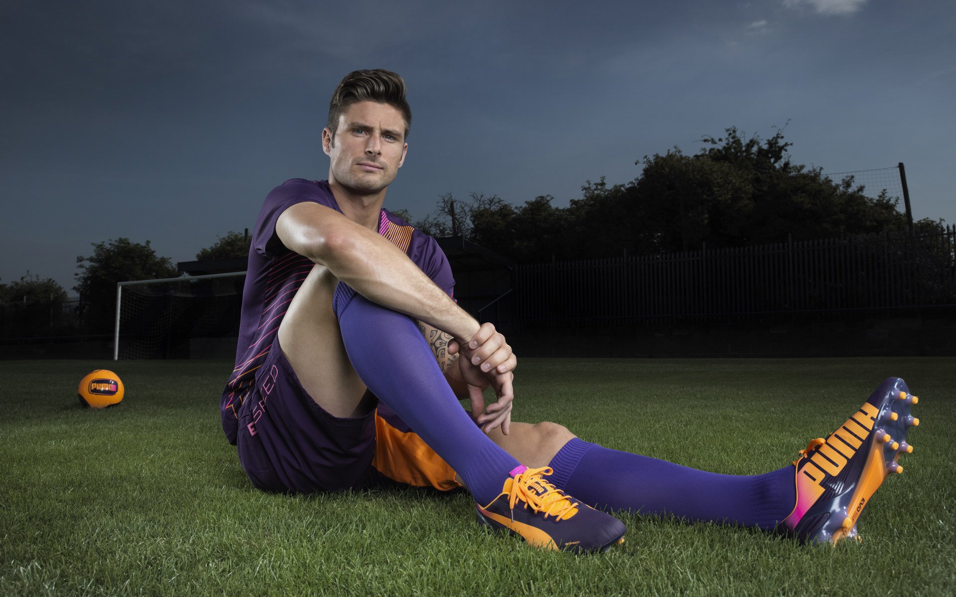 红蓝大战燃烧起，球场上的激情不容忽视，红蓝大战规则