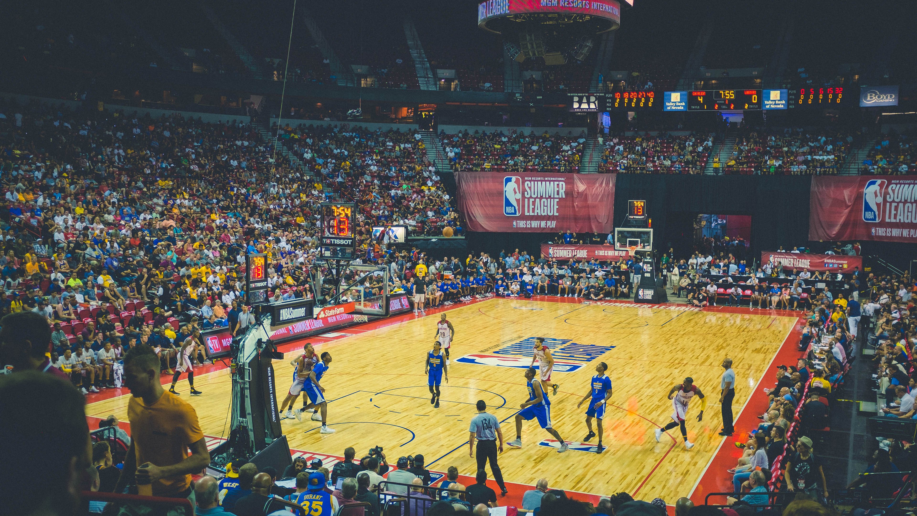 洛杉矶FC计划举办青少年足球训练营，培养未来之星，洛杉矶的足球队